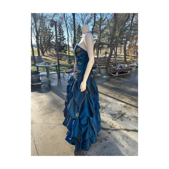 Bella Formals Satin Iridescent Blue Grad Dress Prom Fit & Flare Embellished Gold - Picture 12 of 16
